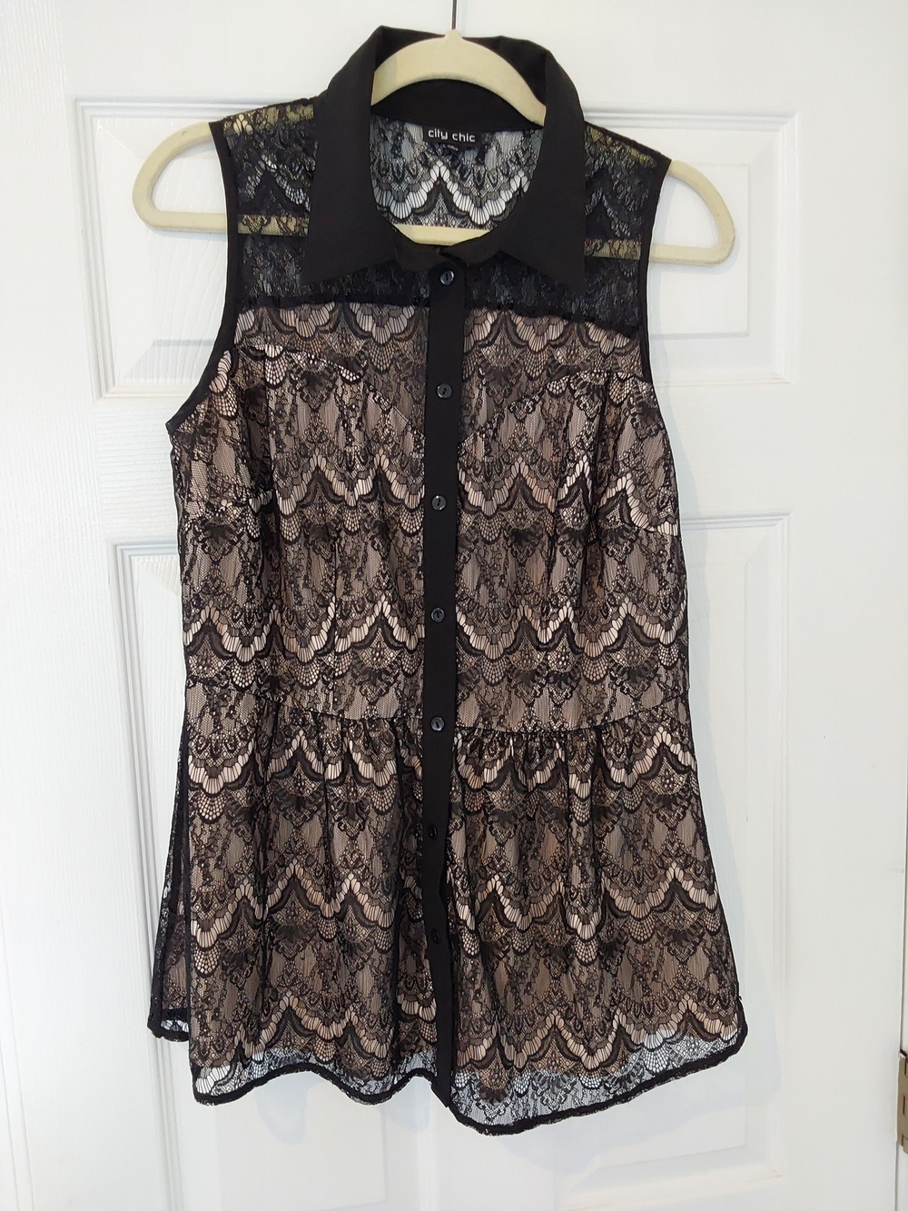 Chic Black Lace Button-Up Sleeveless Blouse